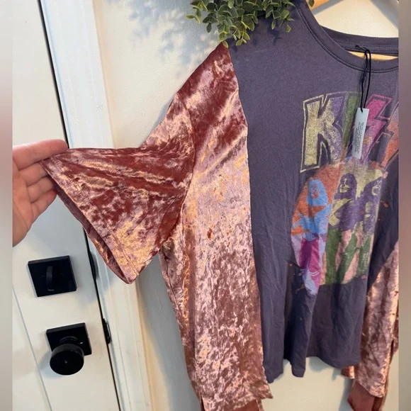 Reworked KISS Graphic Tee with Crushed Velvet Sleeves - Picture 2 of 5